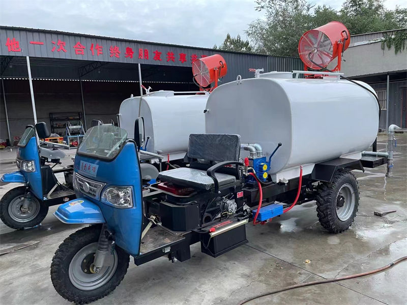 柴油三轮洒水车 (1).jpg